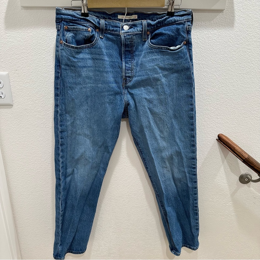 Levi’s wedgie straight size 32 button fly